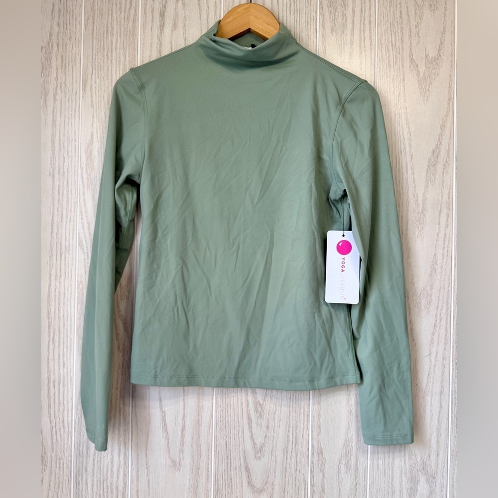 YOGALICIOUS ZENLY EVELYN MOCK NECK Lilly Pad Size L NWT